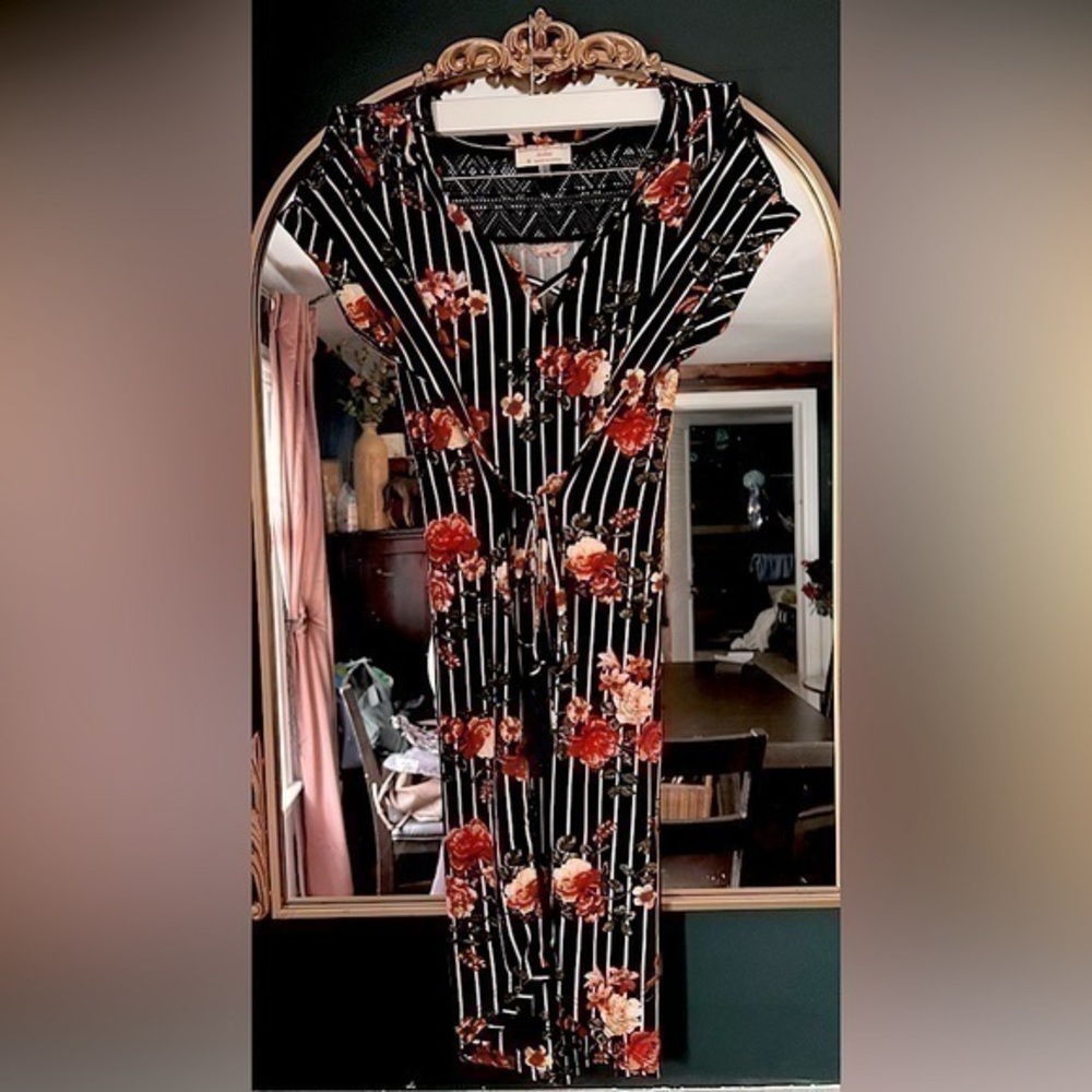 NWOT Bobbie Brooks semi-sleeved floral Print Dress Size Small